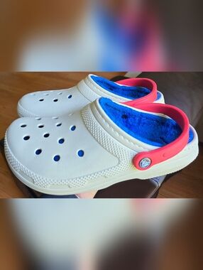 Unisex 7 Men's/9 Women's CROCS CLASSIC Light Beige, Blue LINED Clogs